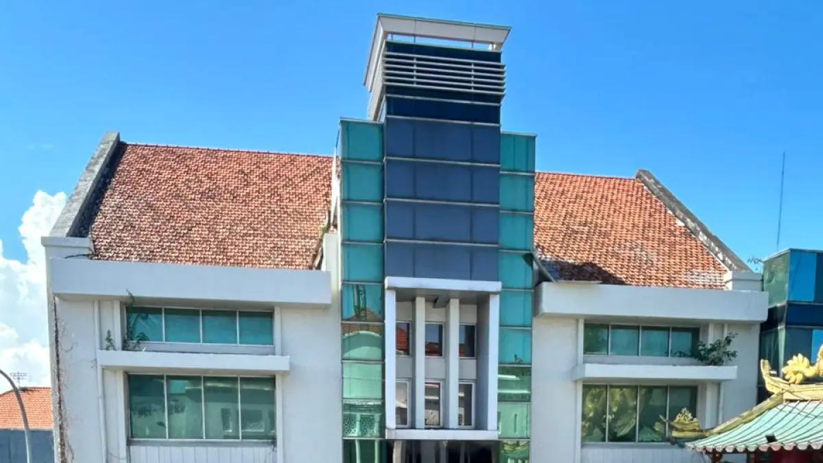 Eks kantor JCJL yang kini jadi Bank Mega di Jalan Kembang Jepun, Surabaya. (RIZAL/RADAR SURABAYA)
