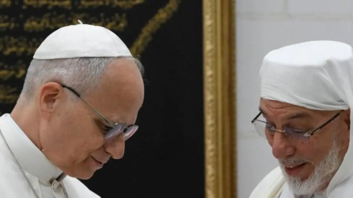 Paus Leo XIV bersama ulama terkemuka di Aljazair. (VATICAN NEWS)