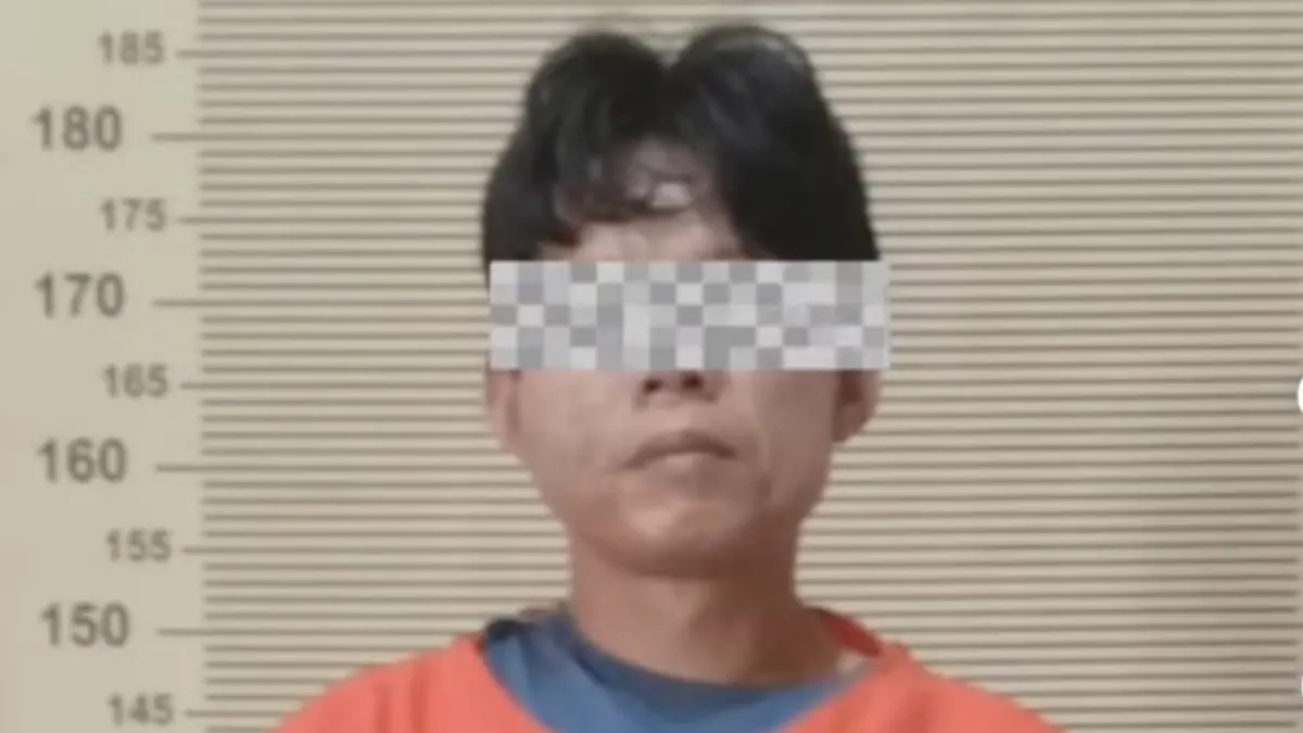 FA, 39, pelakupencurian iPhone di apotek Jalan Rungkut Madya Surabaya. (ISTIMEWA)
