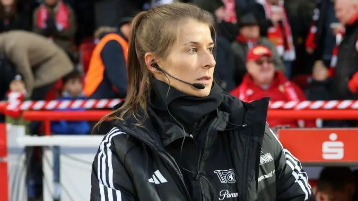 Pelatih wanita pertama di Bundesliga, Marie Louise Eta.(BBC)