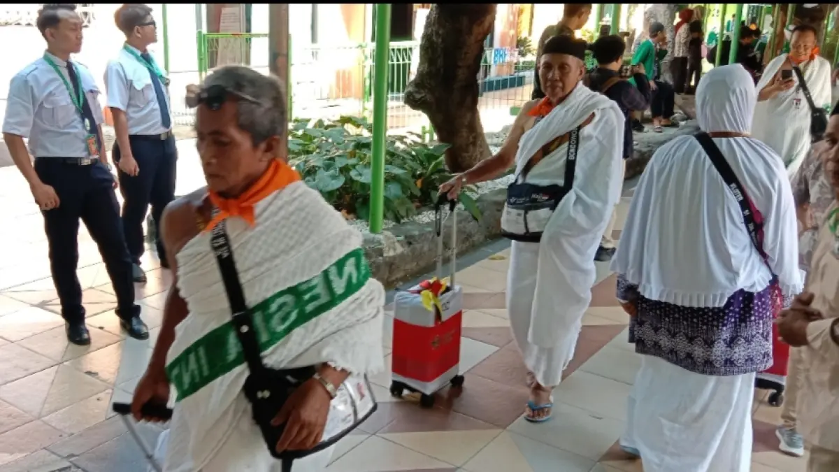 Calon haji dari Embarkasi Surabaya pada musim haji 2025 lalu. (Rahmat Sudrajat) 