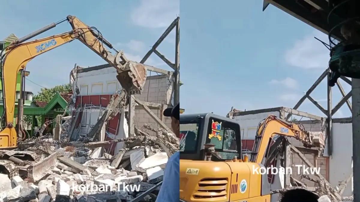 Rumah di Ngawi yang dibangun di atas tanah calon suaminya dibongkar dengan ekskavator. (Instagram/@jpradarkudus)