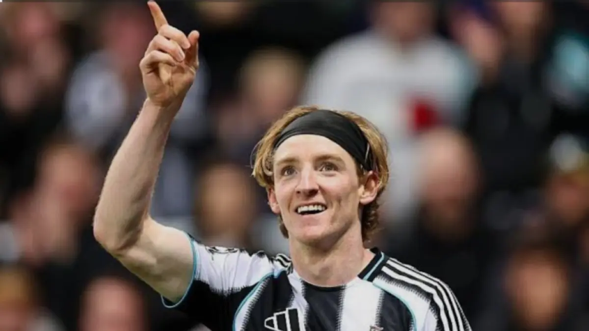 Anthony Gordon tinggal selangkah gabung Liverpool. (BBC). 