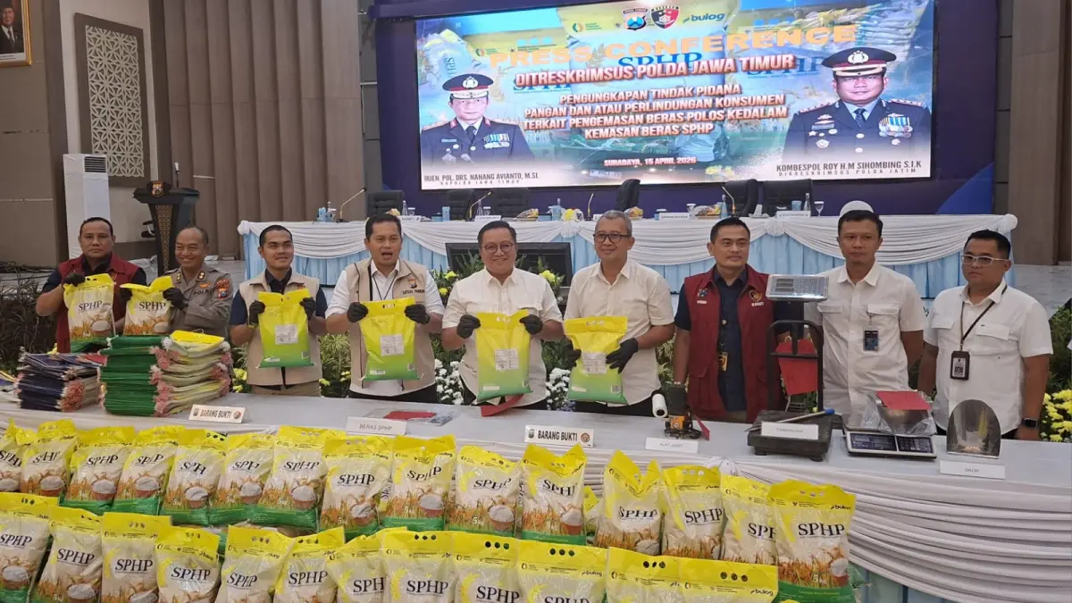 DISITA: Beras SPHP palsu yang diamankan Ditreskrimsus Polda Jatim di wilayah Probolinggo.(MAHRUS/RADAR SURABAYA)