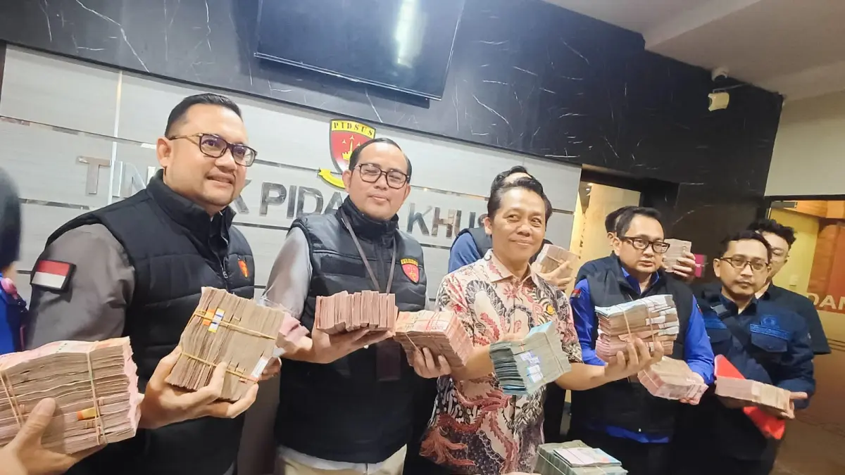 DISITA: Kejati Jatim berhasil mengamankan  miliar rupiah uang dari kasus Kepala Dinas ESDM Jatim.(IST/RADAR SURABAYA)
