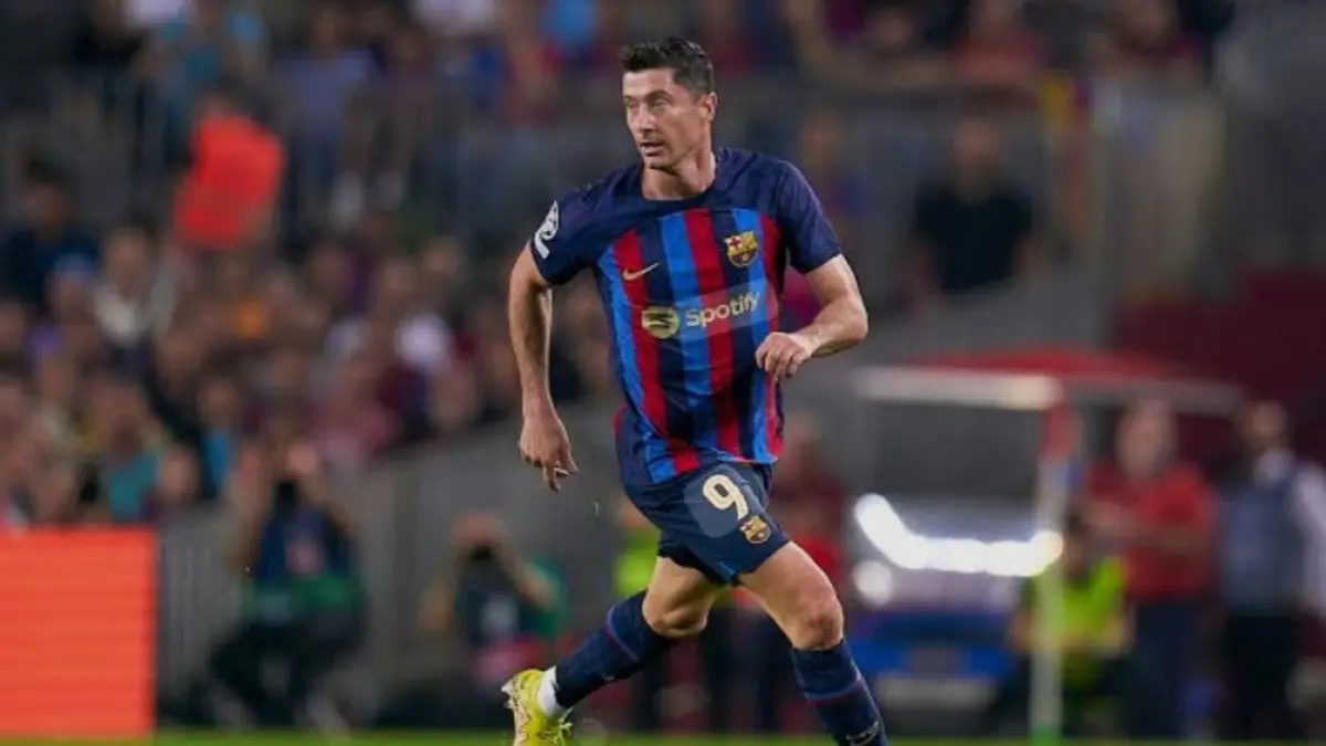 Robert Lewandowski masih belum memutuskan bertahan atau hengkang dari Barcelona.(Bavarian Football Works). 