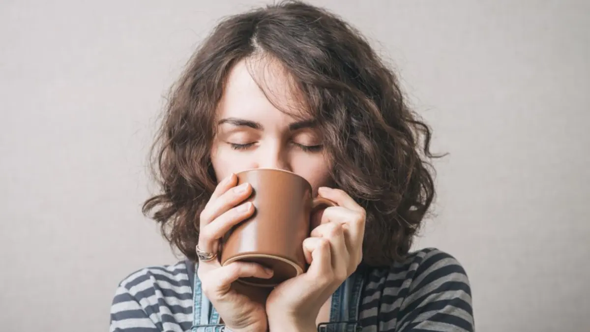 Ilustrasi minum kopi. (PINTEREST)