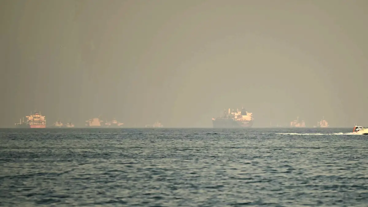 Pemandangan deretan kapal di Selat Hormuz. (Belga News Agency)