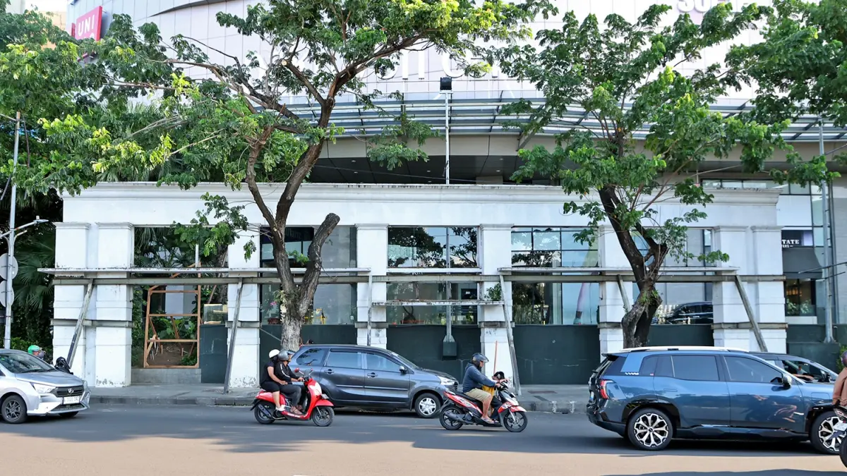 Setelah fasad eks Toko Nam dibongkar akan dibangun penanda sejarah sebagai pengingat. (HUMAS PEMKOT SURABAYA)