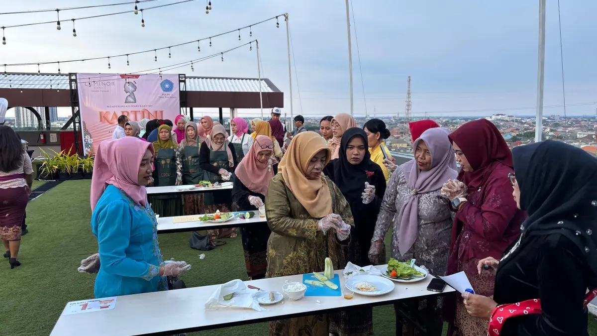 Puluhan ibu-ibu mengikuti Fun Rally Cooking yang diadakan oleh Luminor Hotel Sidoarjo. (IST)