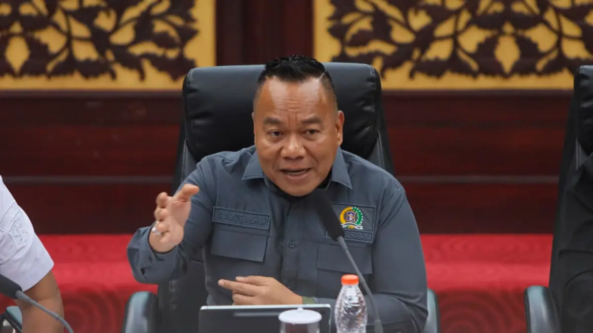 TEGAS: Ketua Komisi A DPRD Surabaya, Yona Bagus Widyatmoko mengecam dugaan jual beli pekerjaan yang dilakukan mantan camat di Surabaya. (IST/RADAR SURABAYA)