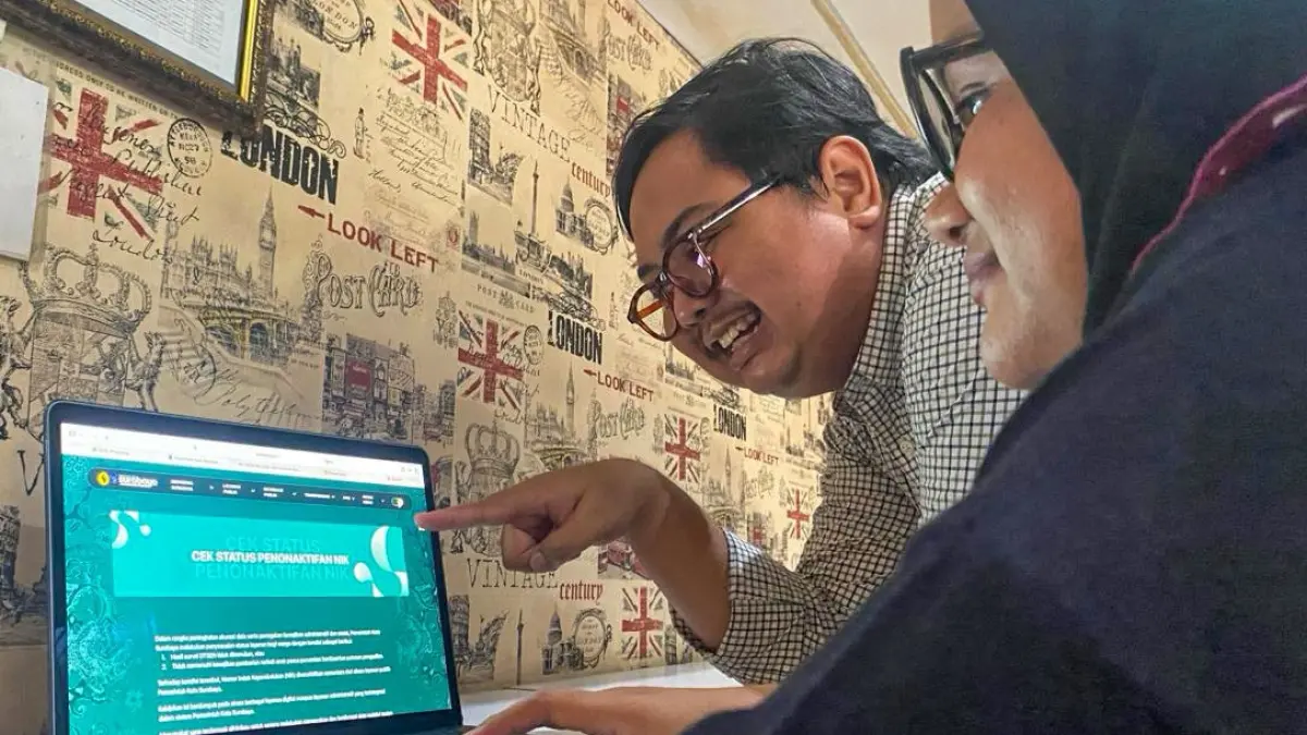 Untuk kembali mengaktifkan KK, warga Surabaya diharuskan melakukan klarifikasi dan mengkonfirmasi keberadaan. (HUMAS PEMKOT SURABAYA)