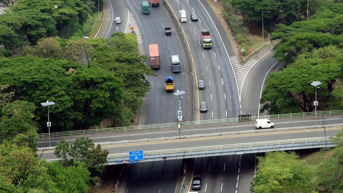 Ilustrassi jalan tol. (Abdullah Munir/Radar Surabaya)