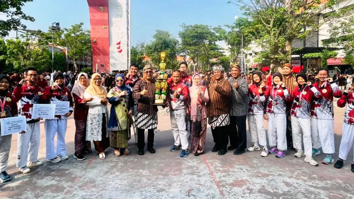 KOMPAK: Peringatan Hari Kartini di lingkungan Wijaya Putra, Selasa (21/4/2026), berlangsung meriah dan penuh makna.