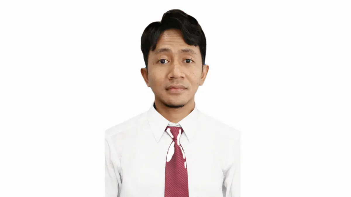 TEGAS: Ketua Tim Perlindungan BP3MI Jatim, Muhammad Kholid Habibi, melakukan pemulangan PMI nonprosedural.(IST/RADAR SURABAYA)