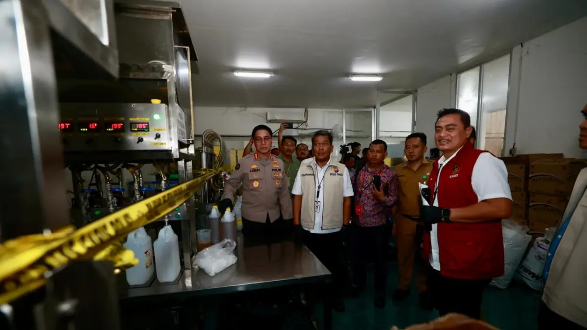 DIBONGKAR: Produksi MinyaKita tak sesuai takaran di Bohar, Taman, Sidoarjo, dibongkar Polda Jatim.(IST/RADAR SURABAYA)