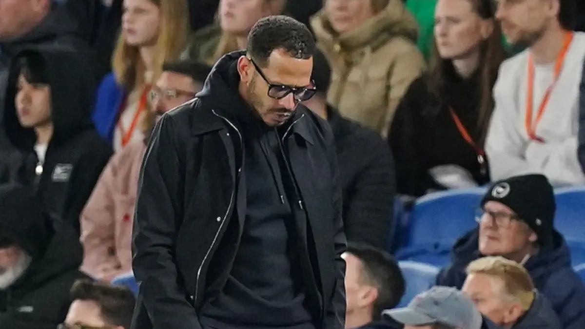 Lima kali kalah beruntun membuat Liam Rosenior semakin tertekan di Chelsea. (Dailymail) 