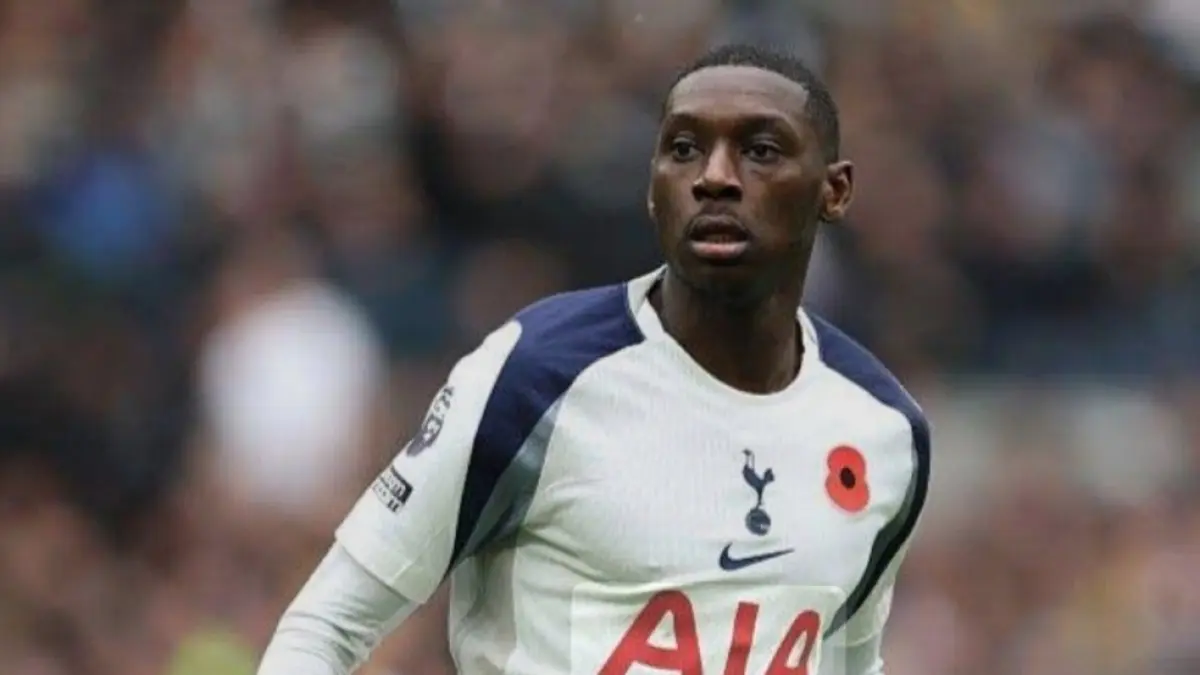 Randal Kolo Muani diminati Liverpool. (BBC). 