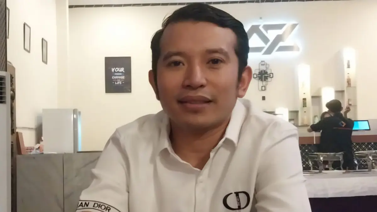 TEGAS: Ketua Komisi C DPRD Jatim, Adam Rusydi, meminta kebijakan pajak kendaraan listrik untuk dipertimbangkan lagi.(IST/RADAR SURABAYA)