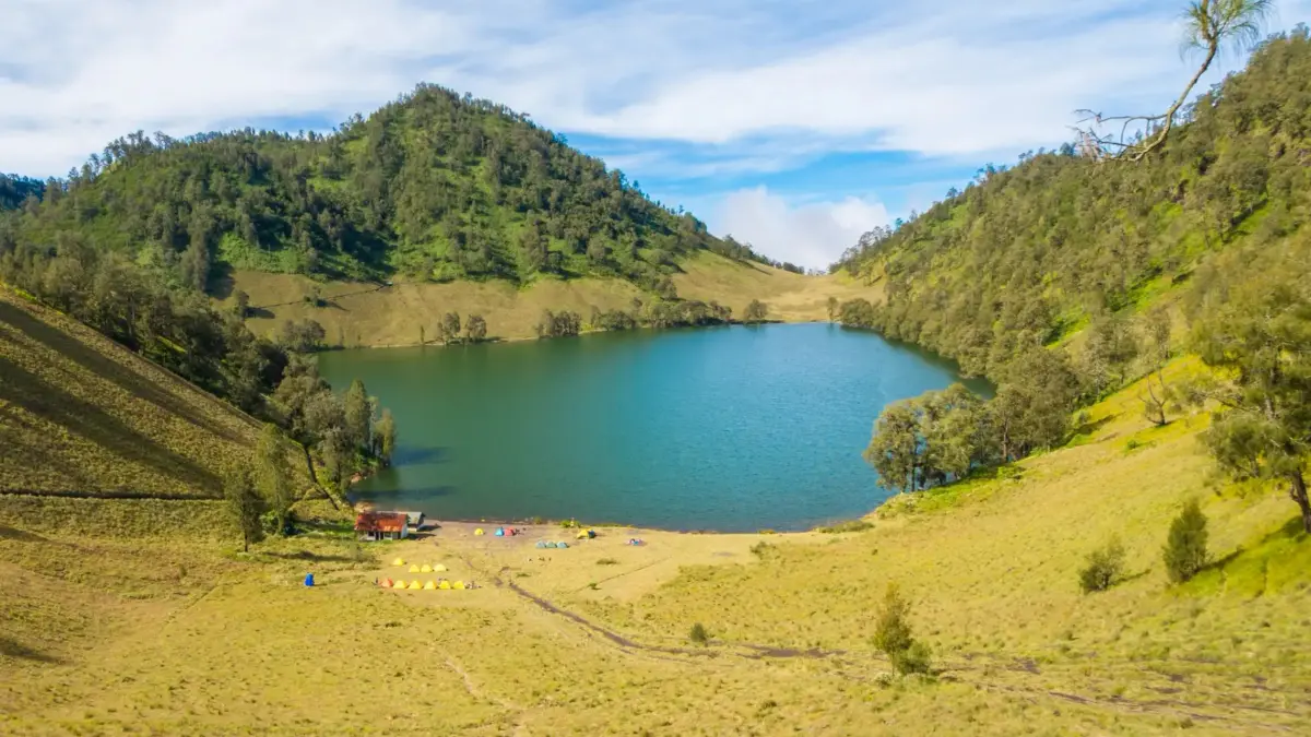 Pendakian Gunung Semeru sudah dibuka kembali, namun dibatasi hingga Ranu Kumbolo, puncak Mahameru masih ditutup. (ISTIMEWA)