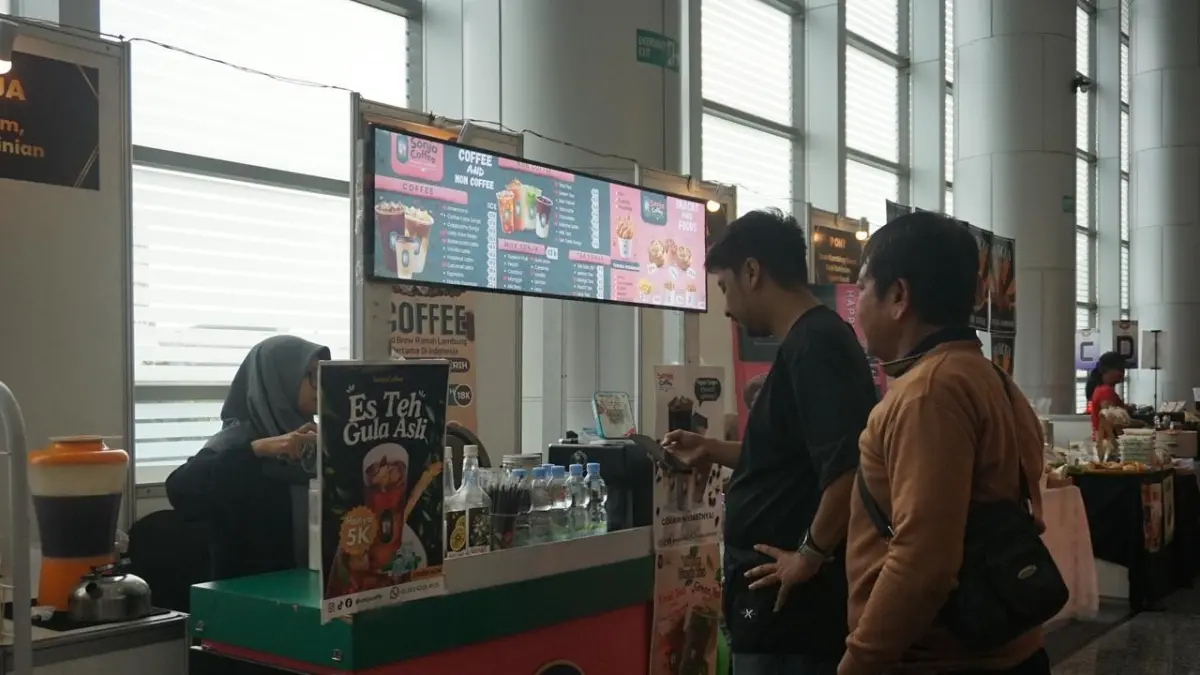 RAMAI: UMKM di gelaran Surabaya Domino Tournament di Grand City Surabaya.
