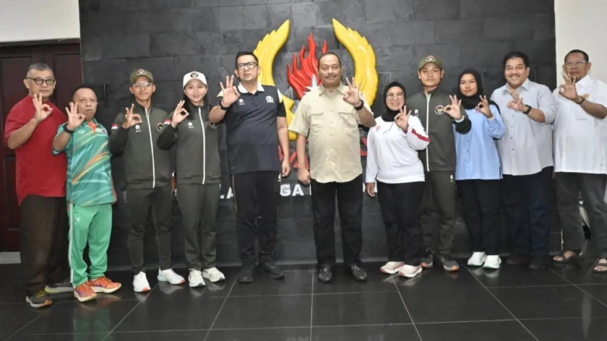 Ketua Umum KONI Jatim melepas atlet woodball yang akan berlaga di Hong Kong. (KONI Jatim) 