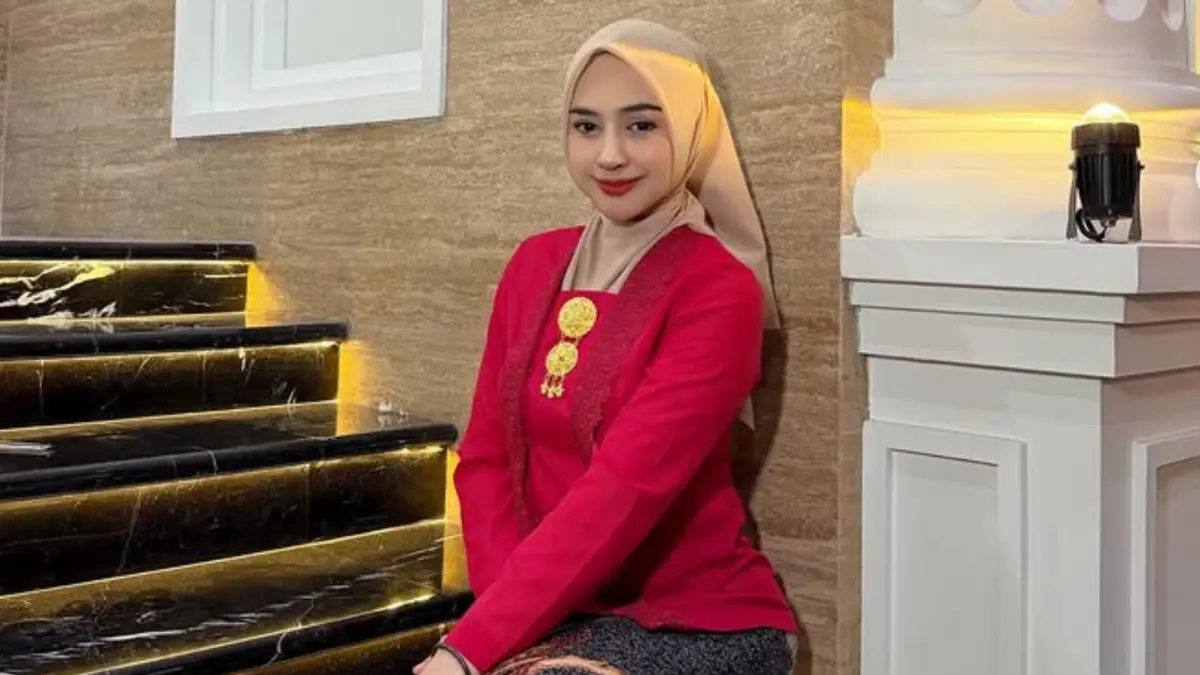 Penampilan baru Ria Ricis usai operasi hidung. (Instagram/@riaricis1795)