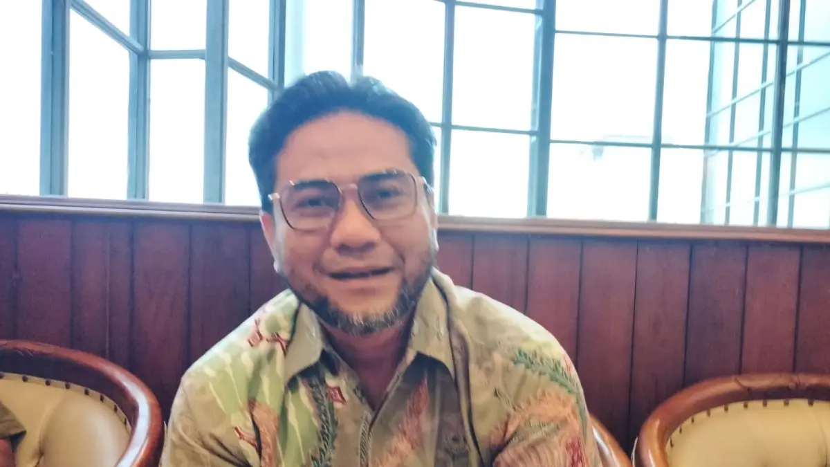 CEK: Ketua Pansus LKPJ DPRD Jatim, Khusnul Arif, mengecek langsung ke KLHK terkait dengan data IKLH Jatim.(IST/RADAR SURABAYA)