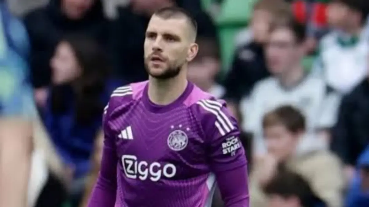 Maarten Paes cetak clean sheet. (Eredivisie). 