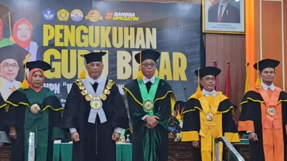 Pengukuhan guru besar Universitas Pembangunan Nasional Veteran Jawa Timur. (Antara) 