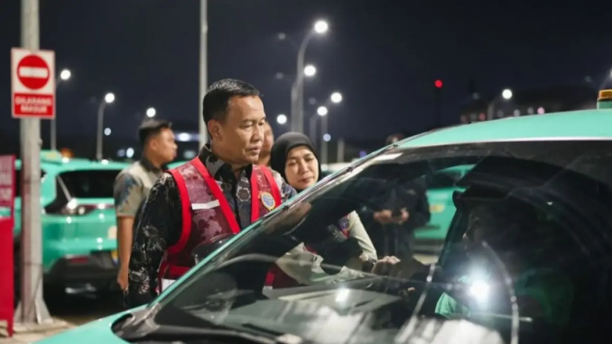 Direktur Jenderal Perhubungan Darat Kemenhub Aan Suhanan melakukan inspeksi mendadak (sidak) ke pool taksi Xanh SM (Green SM) di Bekasi, Jawa Barat, Selasa (28/4/2026 malam. ANTARA/HO-Kemenhub 