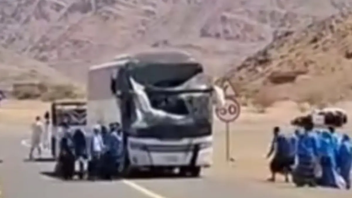 Rombongan jemaah asal Probolinggo mengalami kecelakaan di Jabal Magnet. (Istimewa) 