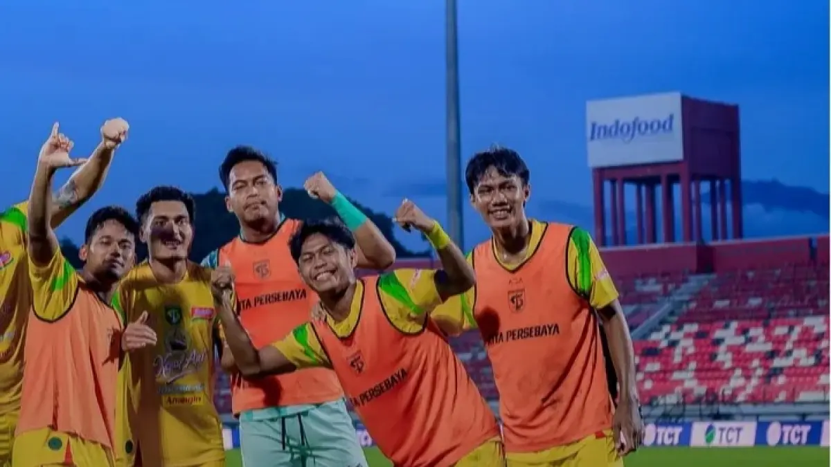 Selebrasi pemain-pemain Persebaya seusai mengalahkan Arema FC. (IST)