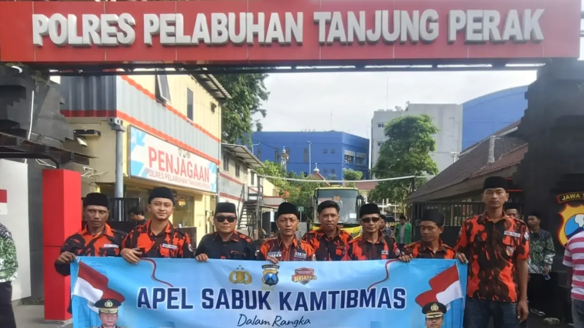 KOLABORASI: Polres Pelabuhan Tanjung Perak merangkul elemen masyarakat di wilayah untuk bersama menjaga kamtibmas. (IST/RADAR SURABAYA)