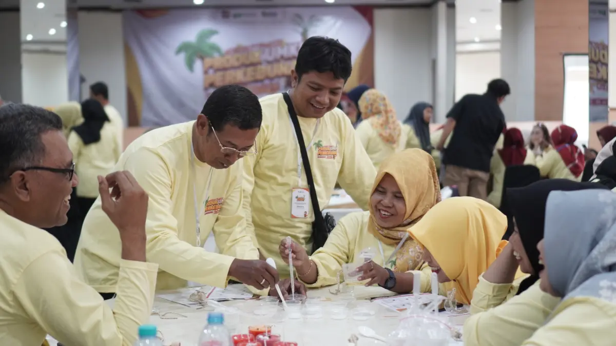 SINERGIS: Badan Pengelola Dana Perkebunan (BPDP) bekerja sama dengan Politeknik LPP memberi pelatihan praktik pengolahan produk bagi pelaku UMKM di Kabupaten Sidoarjo.