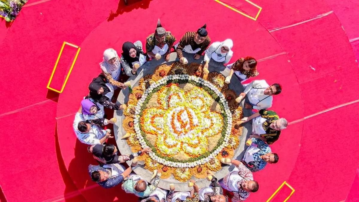 Kemeriahan Festival Rujak Uleg 2025 di SUBEC, Jalan Kusuma Bangsa Surabaya. (IST)