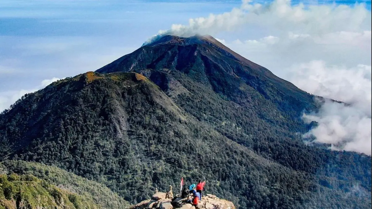 Pendakian Gunung Arjuno-Welirang kembali dibuka 7 Mei 2026 setelah enam bulan ditutup. (Getlost.id)