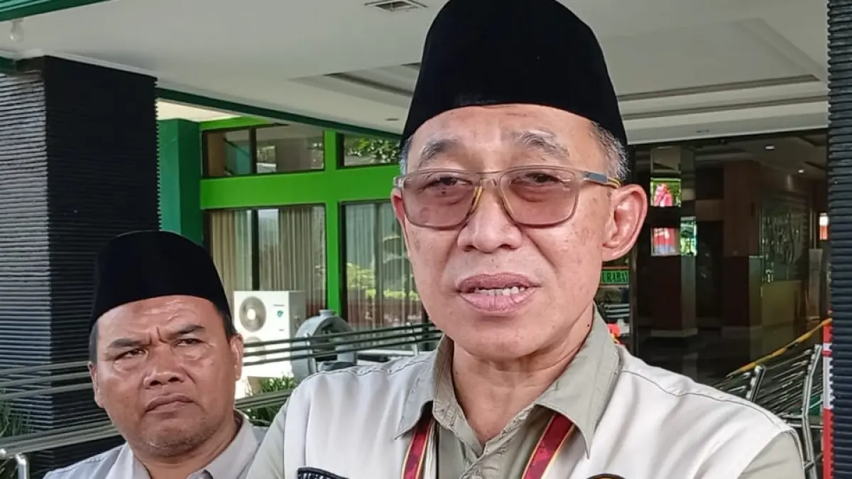 Plt Kakanwil Kemenhaj Jatim sekaligus Ketua PPIH Embarkasi Surabaya Mohammad As’adul Anam. (Rahmat Sudrajat/Radar Surabaya)