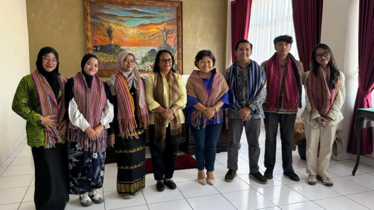 PRESTASI: Lima mahasiswa Universitas Negeri Surabaya (UNESA) yang terpilih dalam program UNESA Global Students Mobility Award (UGSMA) 2026 melaksanakan program mobilitas internasional di Baucau, Timor-Leste, pada 29 Maret hingga 18 April 2026.