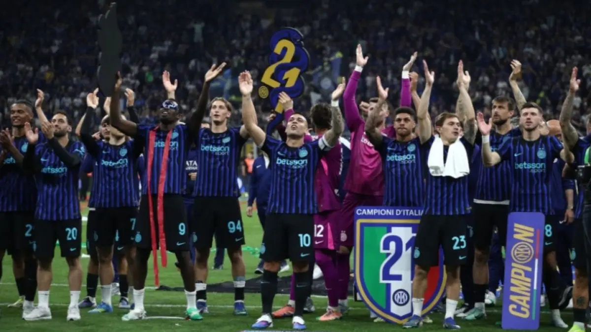Selebrasi skuad Inter Milan usai memastikan gelar Scudetto ke-21. (Football Italia) 