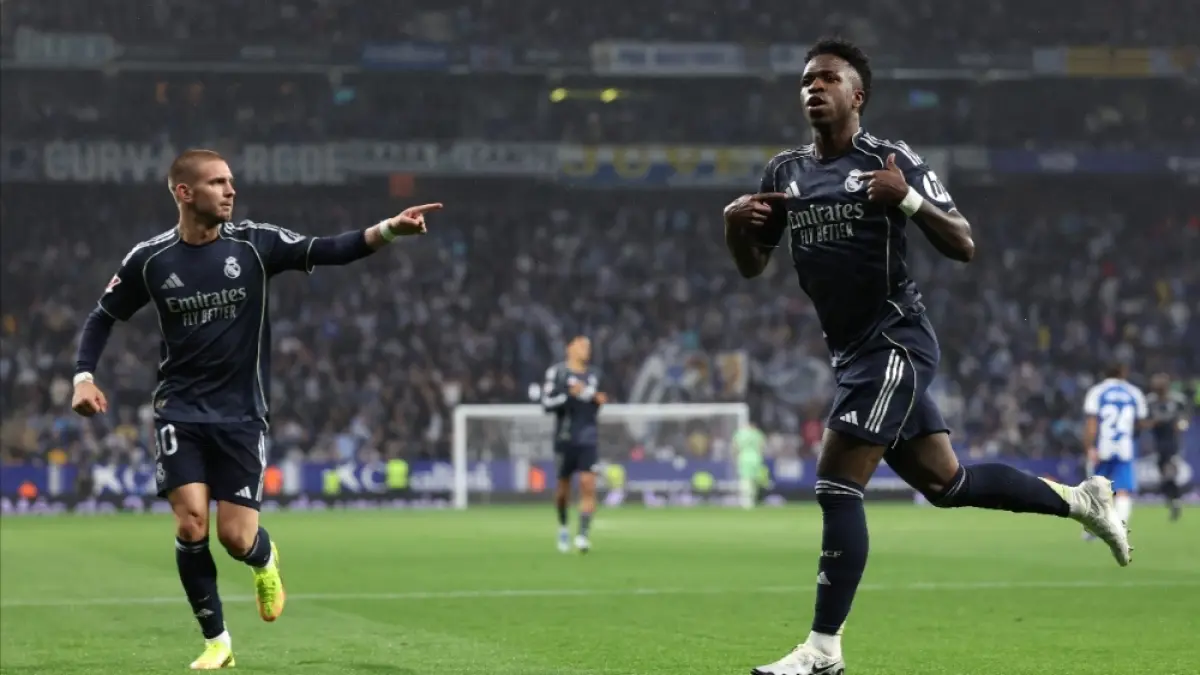 Vinicius Junior (kanan) tunda sementara pesta juara Barcelona. (Football Espana). 