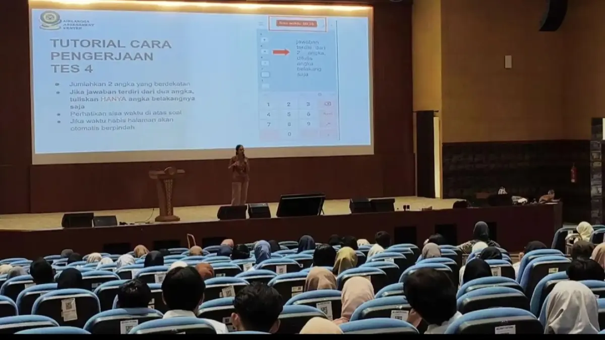 Persiapan asesmen mahasiswa baru dilakukan di Hall Ternate ASEEC Tower Kampus Dharmawangsa-B Unair, Surabaya. (Rahmat Sudrajat/Radar Surabaya). 