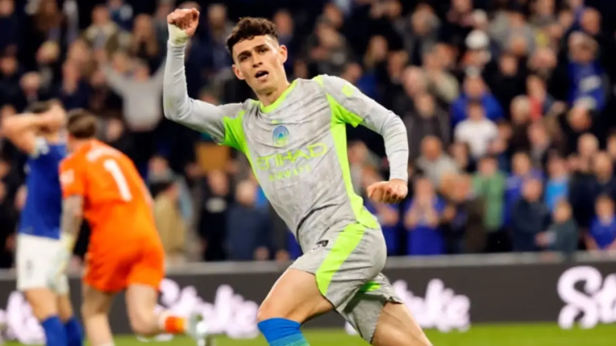 Phil Foden perpanjang kontrak bersama Manchester City untuk empat tahun ke depan. (The Guardian) 