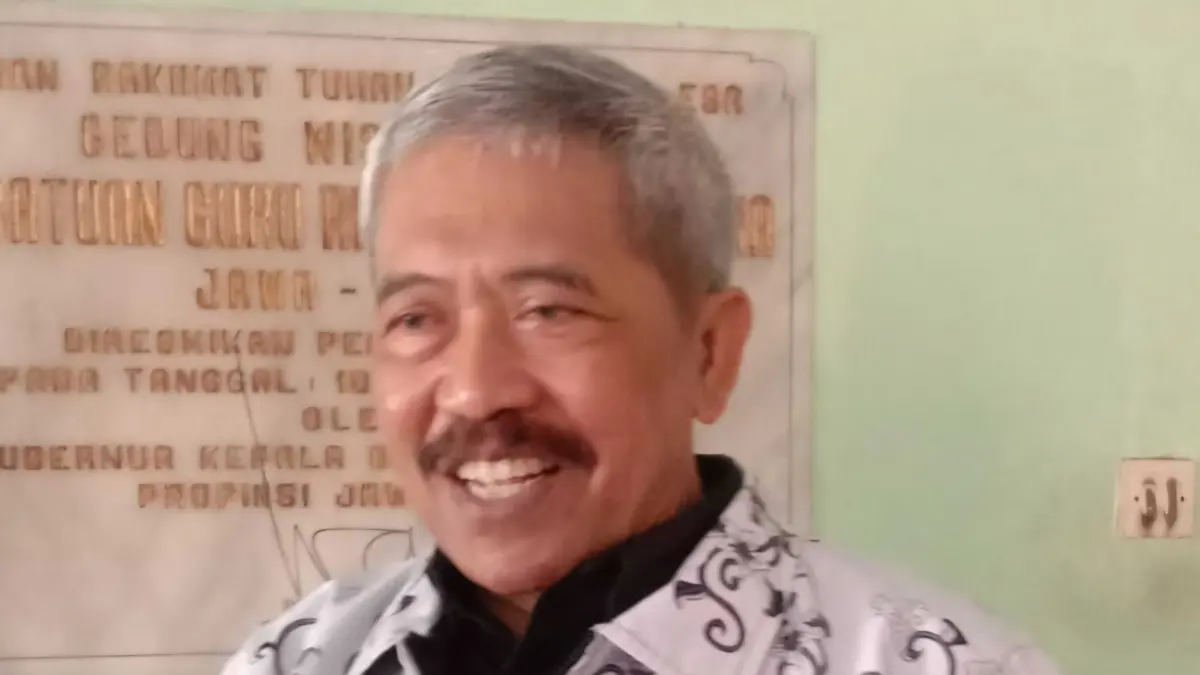 UPAYA: Ketua PGRI Jatim, Djoko Adi Walujo, meminta segera membentuk UU Perlindungan Guru. (IST/RADAR SURABAYA)