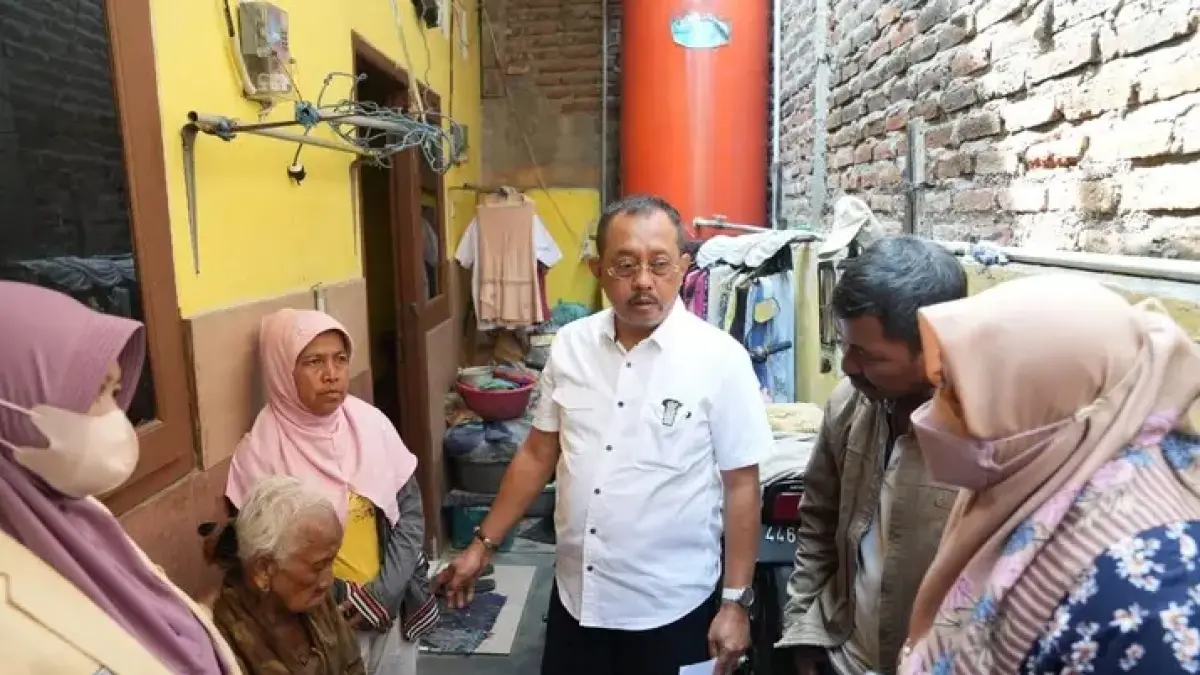 Wawali Surabaya Armuji bersama masyarakat. (AI)