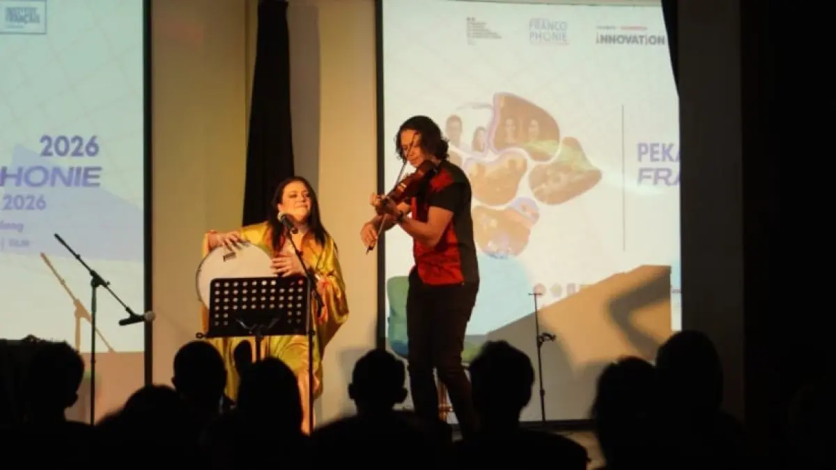 Pertunjukan musik saat Francophonie 2026 di IFI Surabaya. (IST)