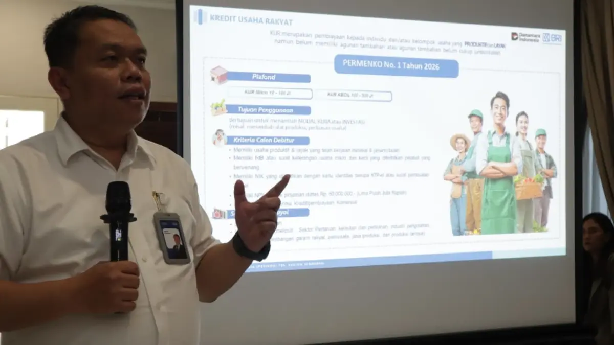 Regional Micro Banking Head BRI Region Surabaya Rahadi Kristiyono menjelaskan BRI terus mendukung perkembangan sektor UMKM di Surabaya dan sekitarnya agar semakin produktif dan naik kelas. (M. Afiq Firdaus/Radar Surabaya)