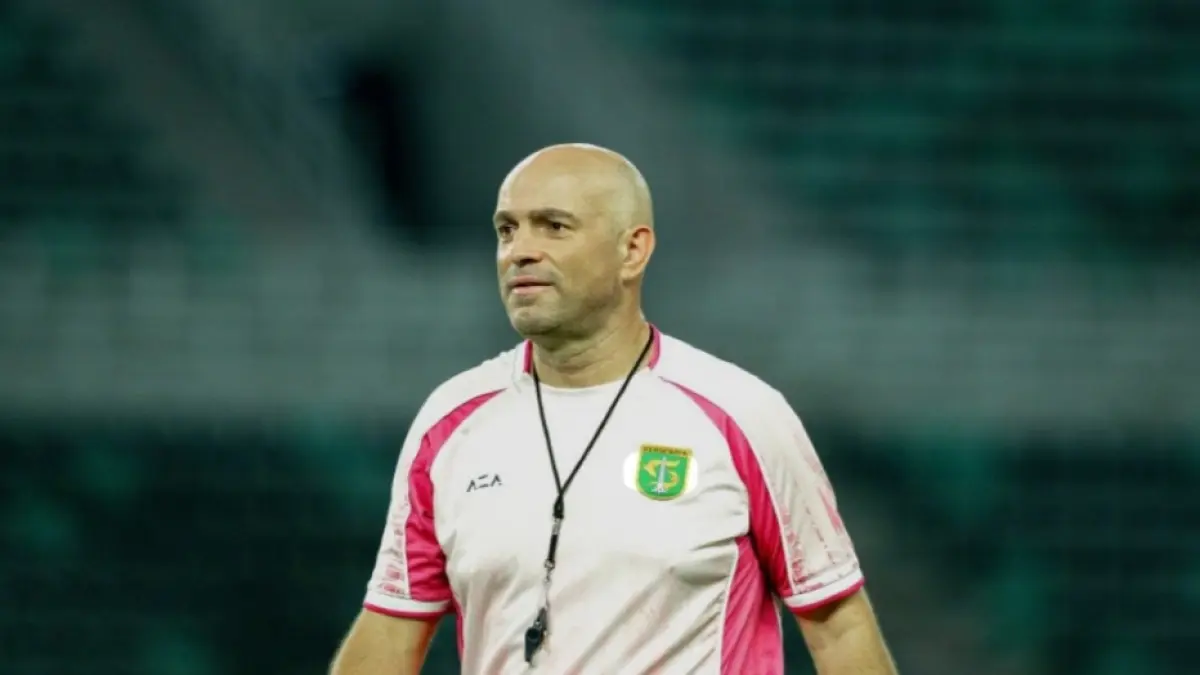 Bernardo Tavares membuat Persebaya lebih solid. (Persebaya). 