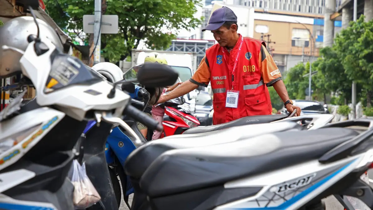 MURAH: Pemkot Surabaya beri diskon tarif parkir digital Rp 733 menggunakan QRIS dalam rangka HJKS ke-733.(IST/RADAR SURABAYA)
