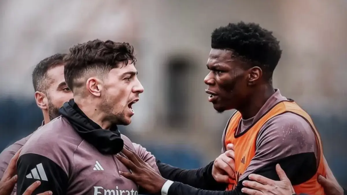 Tensi tinggi di tempat latihan membuat Federico Valverde dan Aurelien Tchouameni terlibat bentrok.(X /@leuropefootball). 